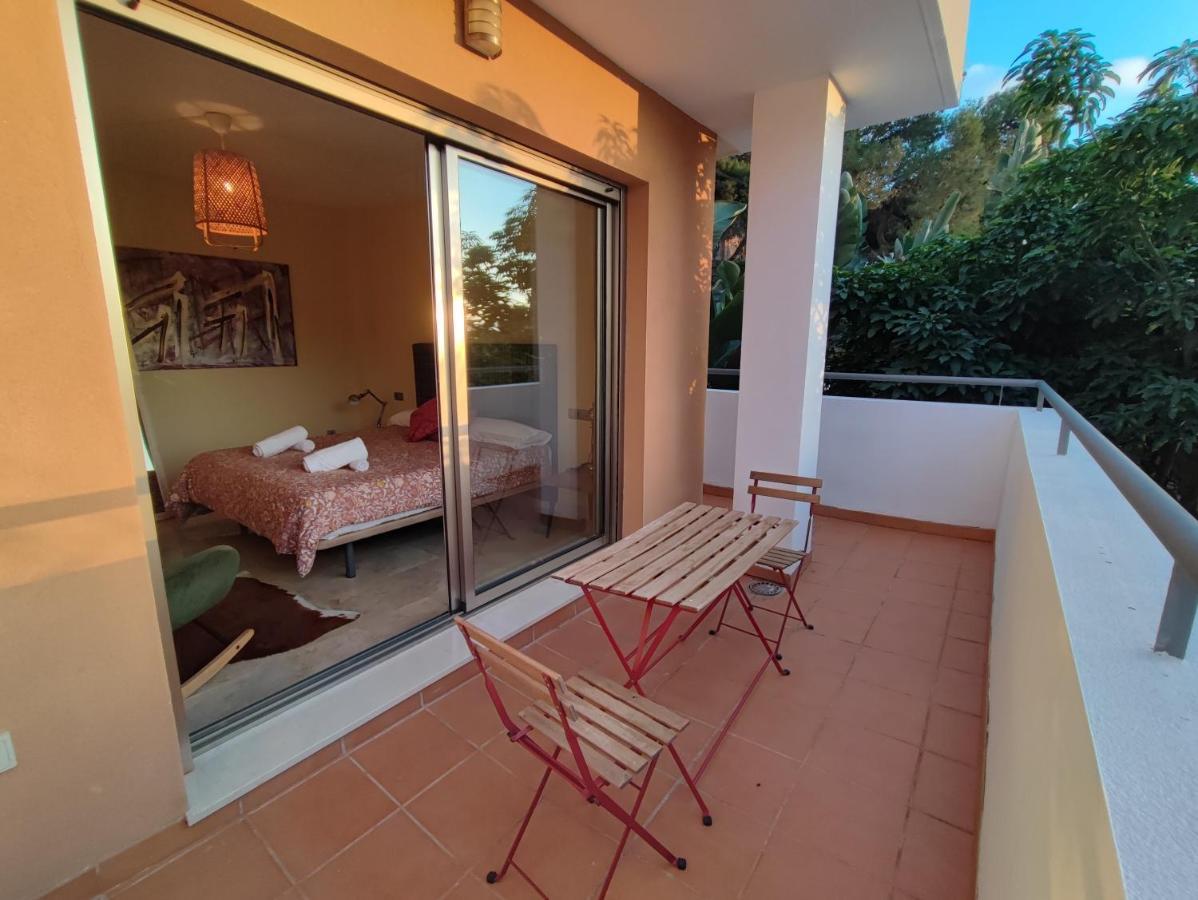 Villa Aguilas Club Guest House Málaga Extérieur photo